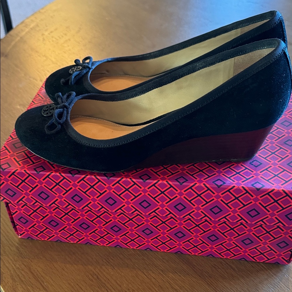 Tory Burch Black SoHo Lux Suede Wedge - Picture 7 of 10